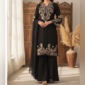 Category: 3Pc, Shirt, Trouser, Chiffon Dupatta
Fabric: Winter Cotton